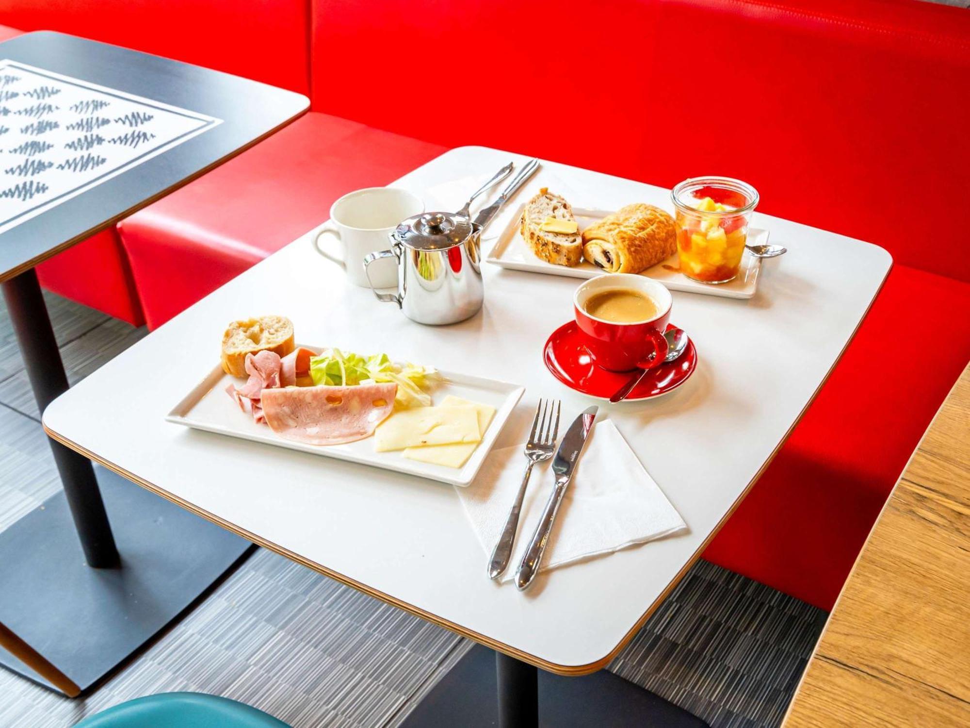 Отель Ibis Bayonne Centre Экстерьер фото